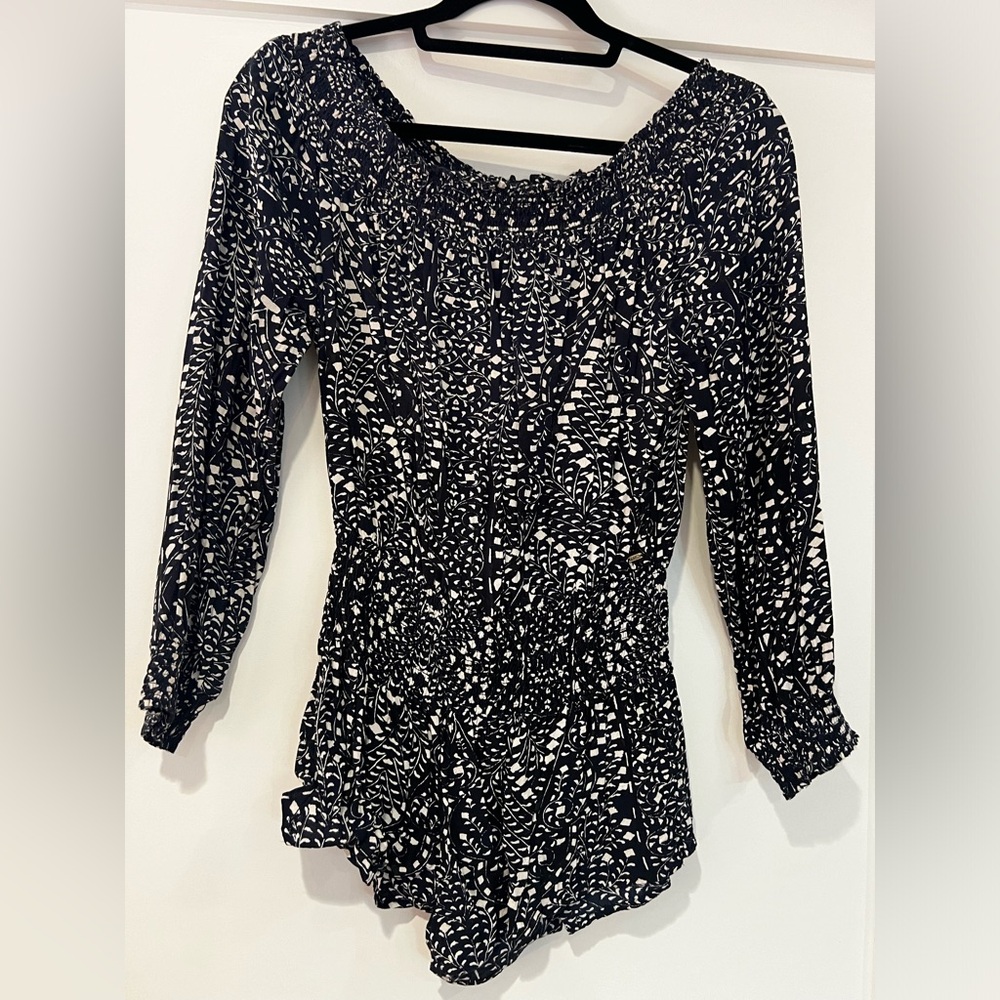 Sz small navy blue romper by Rip Curl. Good condition.